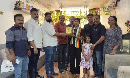 വിദ്യാർഥികളെ ഒ.ഐ.സി.സി അനുമോദിച്ചു വിദ്യാർഥികളെ ഒ.ഐ.സി.സി അനുമോദിച്ചു