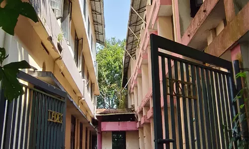 ഹോസ്റ്റൽ വിദ്യാർഥികൾക്ക് ഛർദിയും വയറിളക്കവും; തൃപ്പൂണിത്തുറ ആയുർവേദ കോളജ് അടച്ചു ഹോസ്റ്റൽ വിദ്യാർഥികൾക്ക് ഛർദിയും വയറിളക്കവും; തൃപ്പൂണിത്തുറ ആയുർവേദ കോളജ് അടച്ചു