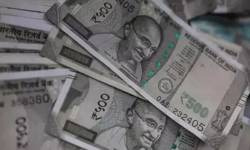 ലീ​വ് സ​റ​ണ്ട​ർ പ​ണ​മാ​ക്കി മാ​റ്റ​ൽ; വീ​ഴ്ച പൂ​ഴ്‌​ത്തി​വെ​ക്കാ​ൻ ഒ​ഴു​ക്ക​ൻ ഉ​ത്ത​ര​വി​റ​ക്കി ധ​ന​ വ​കു​പ്പ്