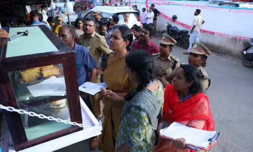 തട്ടുകടകളിൽ ‘മിന്നലാ’യെത്തി ആരോഗ്യവകുപ്പ് തട്ടുകടകളിൽ ‘മിന്നലാ’യെത്തി ആരോഗ്യവകുപ്പ്
