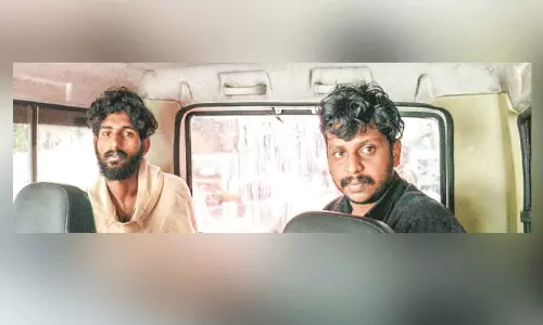 ഓപറേഷൻ തൂഫാൻ; 36 കിലോ കഞ്ചാവുമായി രണ്ടുപേർ പിടിയിൽ ഓപറേഷൻ തൂഫാൻ; 36 കിലോ കഞ്ചാവുമായി രണ്ടുപേർ പിടിയിൽ