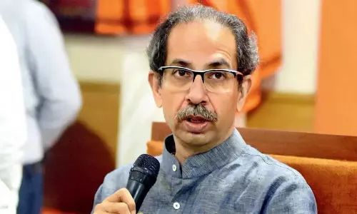ശിവസേന ഉദ്ധവ് പക്ഷം പിളർപ്പിലേക്ക്; നിർണായക യോഗത്തിൽ പങ്കെടുത്തത് ഒമ്പതിൽ മൂന്ന് എം.പിമാർ മാത്രം ശിവസേന ഉദ്ധവ് പക്ഷം പിളർപ്പിലേക്ക്; നിർണായക യോഗത്തിൽ പങ്കെടുത്തത് ഒമ്പതിൽ മൂന്ന് എം.പിമാർ മാത്രം