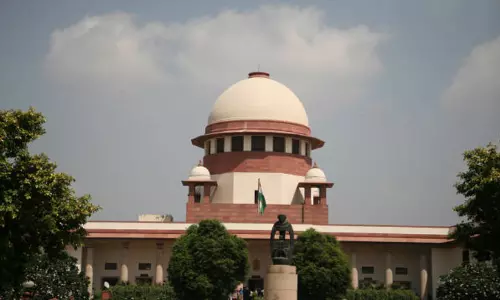സി.ബി.എസ്.ഇ ത്രിഭാഷാ നയം: ഇടക്കാല ഉത്തരവ് നൽകാനാകില്ലെന്ന് സുപ്രീംകോടതി സി.ബി.എസ്.ഇ ത്രിഭാഷാ നയം: ഇടക്കാല ഉത്തരവ് നൽകാനാകില്ലെന്ന് സുപ്രീംകോടതി