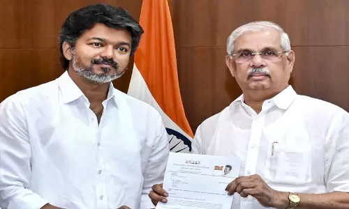 തമിഴ്നാട് സഭാ സമ്മേളനത്തിന്റെ തുടക്കത്തിലും ഒടുക്കത്തിലും ആദ്യമായി ദേശീയഗാനം ആലപിച്ചു; ഇത് പുതുയുഗപ്പിറവിയെന്ന് ഗവർണർ തമിഴ്നാട് സഭാ സമ്മേളനത്തിന്റെ തുടക്കത്തിലും ഒടുക്കത്തിലും ആദ്യമായി ദേശീയഗാനം ആലപിച്ചു; ഇത് പുതുയുഗപ്പിറവിയെന്ന് ഗവർണർ