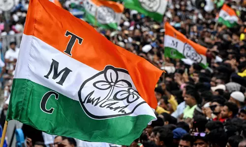 തൃണമൂൽ തർക്കം സ്വത്തിലേക്കും; പാർട്ടിയുടെ ബാങ്ക് അക്കൗണ്ടുകൾ മരവിപ്പിക്കണമെന്ന് ആവശ്യപ്പെട്ട് ബാങ്കിന് കത്ത്