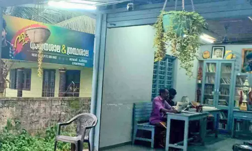 മകന്റെ ഓർമക്കായി മാതാപിതാക്കൾ തുടങ്ങിയ ഗ്രന്ഥശാലക്ക് അഞ്ചു വർഷം മകന്റെ ഓർമക്കായി മാതാപിതാക്കൾ തുടങ്ങിയ ഗ്രന്ഥശാലക്ക് അഞ്ചു വർഷം