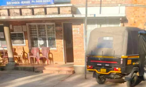 സർ, സ്റ്റേഷനിൽ ഓട്ടോ ഇട്ട് മടുത്തു; ഇനി വീട്ടിൽ ഇട്ടോട്ടെ?