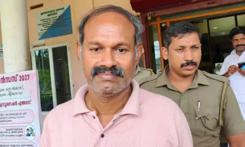 ഇരിങ്ങാലക്കുട നഗരസഭയിലെ ഒരു കോടിയോളം രൂപയുടെ തട്ടിപ്പ്: കാഷ്യറെ എത്തിച്ച് തെളിവെടുത്തു