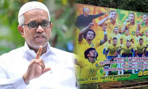 യൂറോപ്പുകാർക്കില്ലാത്ത ഫ്ലെക്സ് ഭ്രാന്ത് നമുക്കെന്തിന്?; ഫുട്ബാൾ ആരാധനക്കെതിരെ കടുത്ത വിമർശനവുമായി അബ്ദുസമദ് പൂക്കോട്ടൂർ
