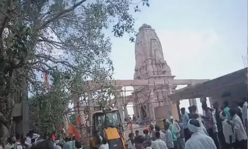 നിർമാണത്തിലിരുന്ന ക്ഷേത്ര മേൽക്കൂര തകർന്നു; നാല് മരണം