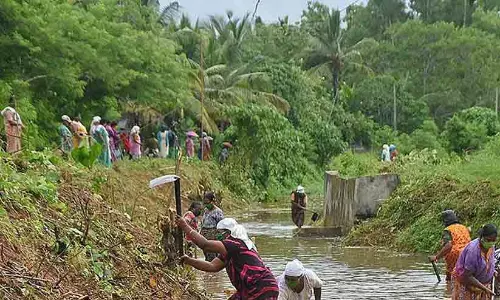 തൊഴിലുറപ്പ് പദ്ധതി പിൻവലിക്കരുത്; വി.ബി.ജി. റാം ജി നടപ്പാക്കാനുള്ള കേന്ദ്ര നീക്കത്തിനെതിരെ ജൂലൈ 1 മുതൽ രാജ്യവ്യാപക സമരത്തിനൊരുങ്ങി തൊഴിലാളി സംഘടനകൾ