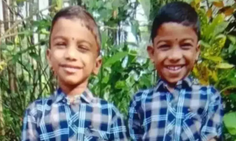 ഇരട്ട കുട്ടികൾ കുളത്തിൽ മുങ്ങിമരിച്ചു ഇരട്ട കുട്ടികൾ കുളത്തിൽ മുങ്ങിമരിച്ചു
