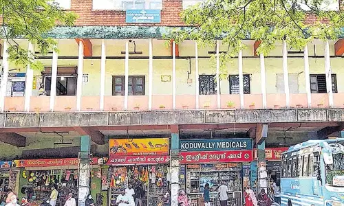 കൊ​ടു​വ​ള്ളി ബ​സ് സ്റ്റാ​ൻ​ഡ് പ​ഴ​യ കെ​ട്ടി​ടം പൊ​ളി​ക്കു​ന്നു; ജൂ​ൺ 22 മു​ത​ൽ ടൗ​ണി​ൽ ഗ​താ​ഗ​ത നി​യ​ന്ത്ര​ണം