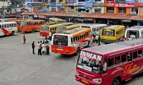 കെ.​എ​സ്.​ആ​ർ.​ടി.​സി സൗ​ജ​ന്യ യാ​ത്ര; സ്വ​കാ​ര്യ ബ​സ് മേ​ഖ​ല​ ത​ക​ർ​ച്ച​യി​ലേ​ക്ക് -പ്രൈ​വ​റ്റ്​ ബ​സ്​ ഓ​പ​റേ​റ്റേ​ഴ്​​സ്​ അ​സോ.