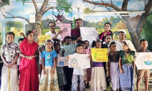 കുട്ടികൾ ‘ജീവനുള്ള’ പുസ്തകങ്ങളായി, വ്യത്യസ്തമായി കൺവെൻഷൻ കുട്ടികൾ ‘ജീവനുള്ള’ പുസ്തകങ്ങളായി, വ്യത്യസ്തമായി കൺവെൻഷൻ