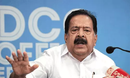 ഡ്യൂട്ടിക്കിടെ കാറിടിച്ച് കാലുകൾ നഷ്ടപ്പെട്ട പൊലീസുകാർക്ക് തുണയായി ആഭ്യന്തരവകുപ്പ്; അടിയന്തര ധനസഹായത്തിന് രമേശ് ചെന്നിത്തലയുടെ നിർദേശം ഡ്യൂട്ടിക്കിടെ കാറിടിച്ച് കാലുകൾ നഷ്ടപ്പെട്ട പൊലീസുകാർക്ക് തുണയായി ആഭ്യന്തരവകുപ്പ്; അടിയന്തര ധനസഹായത്തിന് രമേശ് ചെന്നിത്തലയുടെ നിർദേശം