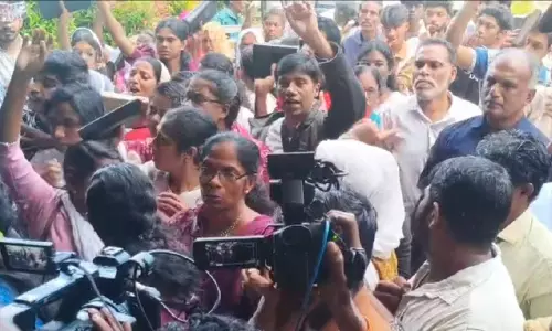 വൃദ്ധസദനത്തിൽ കുട്ടികൾക്ക് മർദനം; വർഷിപ് സെന്ററിലെ ആരാധന തടയാൻ ശ്രമം; സംഘർഷാവസ്ഥ വൃദ്ധസദനത്തിൽ കുട്ടികൾക്ക് മർദനം; വർഷിപ് സെന്ററിലെ ആരാധന തടയാൻ ശ്രമം; സംഘർഷാവസ്ഥ