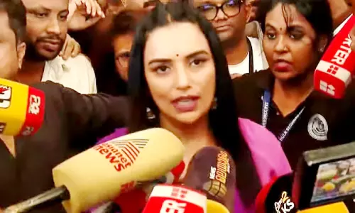 സിനിമ സ്റ്റൈലിൽ ‘അമ്മ’യിലെ കൂട്ടരാജി; സംഘടന വിട്ട് പ്രസിഡന്റും വൈസ് പ്രസിഡന്റും സിനിമ സ്റ്റൈലിൽ ‘അമ്മ’യിലെ കൂട്ടരാജി; സംഘടന വിട്ട് പ്രസിഡന്റും വൈസ് പ്രസിഡന്റും