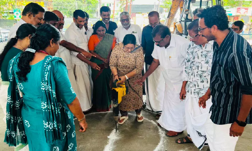 വൈറ്റില ജങ്ഷൻ നവീകരണത്തിന് തുടക്കം വൈറ്റില ജങ്ഷൻ നവീകരണത്തിന് തുടക്കം