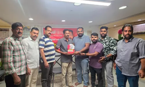 നാ​ലു പ​തി​റ്റാ​ണ്ടി​െൻറ പ്ര​വാ​സ​ത്തി​ന് വി​ട; ച​ന്ദ്ര​ൻ കൊ​ച്ചു കൃ​ഷ്ണ​ന് കേ​ളി യാ​ത്ര​യ​യ​പ്പ് ന​ൽ​കി