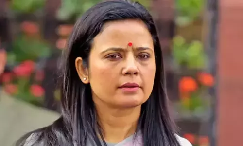 പാർട്ടി വിട്ടുപോയ എം.പിമാർക്ക് 40 കോടി കോഴ  ലഭിച്ചു; മഹുവ മൊയ്ത്രയ്‌ക്കെതിരെ മാനനഷ്ടക്കേസിനൊരുങ്ങി വിമത തൃണമൂൽ എം.പിമാർ