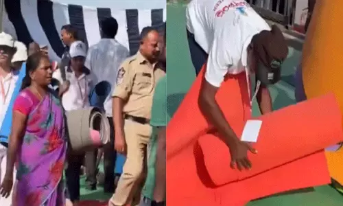 ആദ്യം പഠിപ്പിക്കേണ്ടത് പൗരബോധം, എന്നിട്ടാകാം യോഗ; സൗജന്യ യോഗാ മാറ്റിനായി യുപിയിൽ തമ്മിലടി