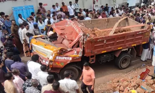 കൊല്ലത്ത് മൂന്നുപേരുടെ ജീവനെടുത്ത ടിപ്പർ ലോറിക്ക് ഫിറ്റ്‌നസില്ല; ഡ്രൈവർക്ക് ലൈസൻസും