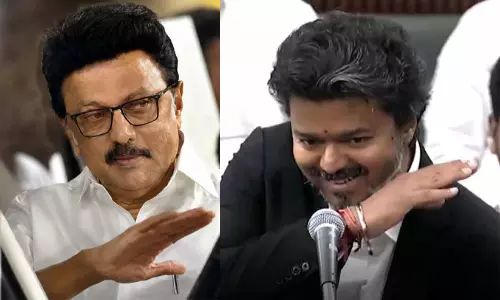 നിയമസഭയിൽ സ്റ്റാലിന്റെ ആംഗ്യത്തെ അനുകരിച്ച് മുഖ്യമന്ത്രി വിജയ്; ഡി.എം.കെ സഭയിൽ നിന്നും ഇറങ്ങിപ്പോയി