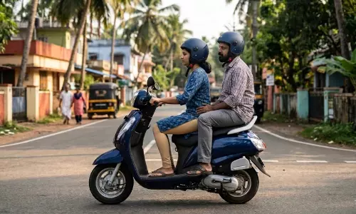ലേണേഴ്‌സ് ലൈസൻസ് പരീക്ഷക്ക് യുവതി എത്തിയത് വാഹനം ഓടിച്ച്; 10,000 രൂപ പിഴ ചുമത്തി മോട്ടോർ വാഹന വകുപ്പ്