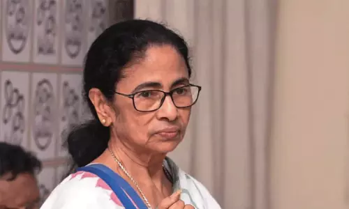 മമതയെ പുറത്താക്കി വിമതർ: ഫിർഹാദ് ഹക്കീം അടക്കം എട്ട് പ്രമുഖരെ പുറത്താക്കി മമതയുടെ കടുത്ത തിരിച്ചടി
