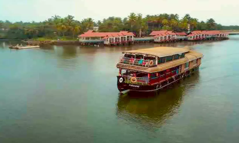 അടിസ്ഥാന സൗകര്യങ്ങളില്ലാതെ കോട്ടപ്പുറം ഹൗസ് ബോട്ട് ടെർമിനൽ അടിസ്ഥാന സൗകര്യങ്ങളില്ലാതെ കോട്ടപ്പുറം ഹൗസ് ബോട്ട് ടെർമിനൽ