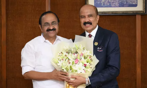 കേരളത്തിന്റെ ആരോഗ്യ-സാമൂഹിക വികസനത്തിന് പൂർണ പിന്തുണ പ്രഖ്യാപിച്ച് ആസ്റ്റർ; ഡോ. ആസാദ് മൂപ്പൻ മുഖ്യമന്ത്രിയുമായി കൂടിക്കാഴ്ച നടത്തി
