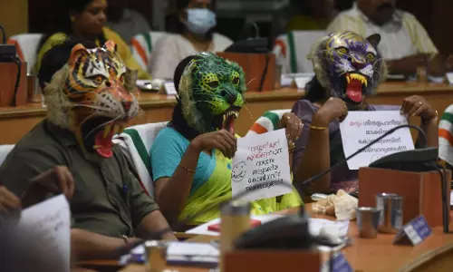 സുരേഷ് ഗോപിയുടെ വാഗ്‌ദാനം പാഴ്വാക്കോ... പുലികളി സംഘങ്ങൾക്കുള്ള കേന്ദ്ര ഫണ്ട് വൈകുന്നതിൽ എൽ.ഡി.എഫ് കൗൺസിലർമാരുടെ പ്രതിഷേധം