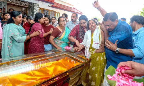 നീ​ലേ​ശ്വ​രം ടി​പ്പ​ര്‍ ലോ​റി അ​പ​ക​ടം: കണ്ണീർതോരാതെ, വിടയേകി നാട്