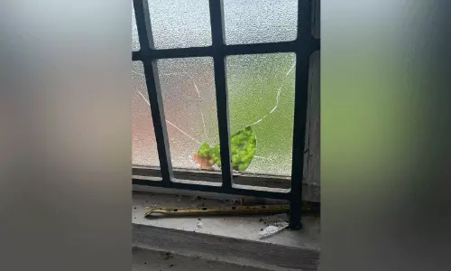 ബ​ർ​ണ​ശ്ശേ​രി​യി​ൽ  പ​ള്ളി​ക്കു നേ​രെ അ​ക്ര​മം