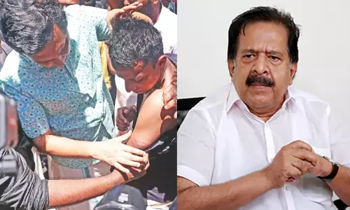 പൊലീസിനെതിരെ ബ്ലേഡ് പ്രയോഗിച്ച 10 എസ്.എഫ്.ഐ പ്രവർത്തകർക്കെതിരെ കേസ്; പരാതിയുമായി എസ്.എഫ്.ഐയും പൊലീസിനെതിരെ ബ്ലേഡ് പ്രയോഗിച്ച 10 എസ്.എഫ്.ഐ പ്രവർത്തകർക്കെതിരെ കേസ്; പരാതിയുമായി എസ്.എഫ്.ഐയും
