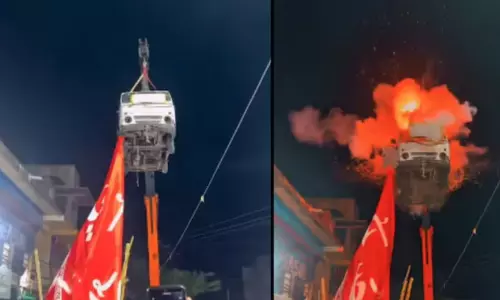 മുഹറം ഘോഷയാത്ര വൈറലാകാൻ കാർ ക്രെയിനിൽ തൂക്കിയിട്ട് ‘സ്ഫോടനം’; ഞെട്ടിവിറച്ച് ജനം, നാലുപേർക്കെതിരെ കേസ്