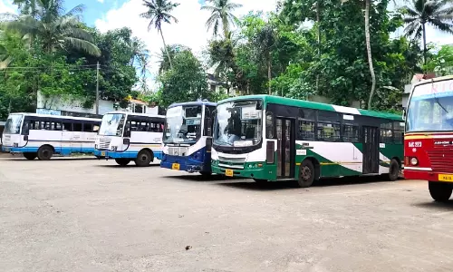 രാത്രികാല ബസ് സർവിസുകളില്ല; മലയോര മേഖലകളിലെ യാത്രക്കാർക്ക് ദുരിതം രാത്രികാല ബസ് സർവിസുകളില്ല; മലയോര മേഖലകളിലെ യാത്രക്കാർക്ക് ദുരിതം