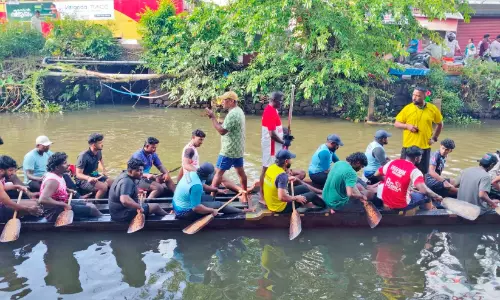 ജ​​ലോ​ത്സ​വം സീ​സ​ണി​ന്​ തു​ട​ക്കം