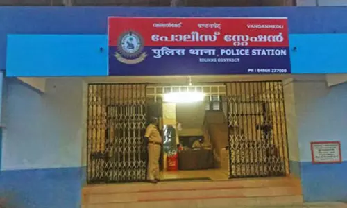 ചൂരൽ കൊണ്ട് അടിച്ചു, കാലിൽ ചവിട്ടി; അധ്യാപകനെതി​രെ ഏഴാംക്ലാസ് വിദ്യാർഥി