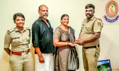 തൃശൂർ ഈസ്റ്റ് പൊലീസിന് നന്ദി; നഷ്ടപ്പെട്ടെന്ന് കരുതിയ വജ്രാഭരണം തിരിച്ചുകിട്ടിയ സന്തോഷത്തിൽ ബിജി ലിവിൻ തൃശൂർ ഈസ്റ്റ് പൊലീസിന് നന്ദി; നഷ്ടപ്പെട്ടെന്ന് കരുതിയ വജ്രാഭരണം തിരിച്ചുകിട്ടിയ സന്തോഷത്തിൽ ബിജി ലിവിൻ