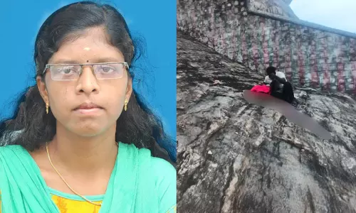 ക്ഷേത്ര ദർശനത്തിനെത്തിയ യുവതി കുരങ്ങുകളുടെ ആക്രമണത്തിനിടെ മലമുകളിൽ നിന്ന് വീണു മരിച്ചു