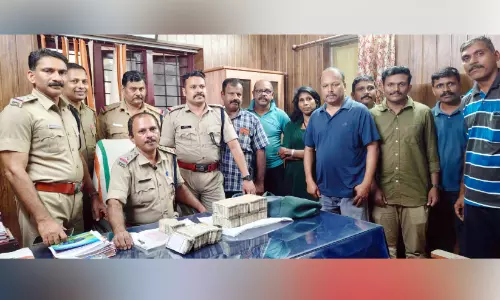 ആറാട്ടുപുഴയിൽ പട്ടാപ്പകൽ മുളകുപൊടി വിതറി വൻ കവർച്ച