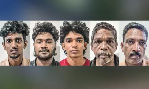 അലൂമിനിയം ലൈൻ കമ്പി മോഷണം: ഉദ്യോഗസ്ഥനടകം അഞ്ചുപേർ പിടിയിൽ അലൂമിനിയം ലൈൻ കമ്പി മോഷണം: ഉദ്യോഗസ്ഥനടകം അഞ്ചുപേർ പിടിയിൽ