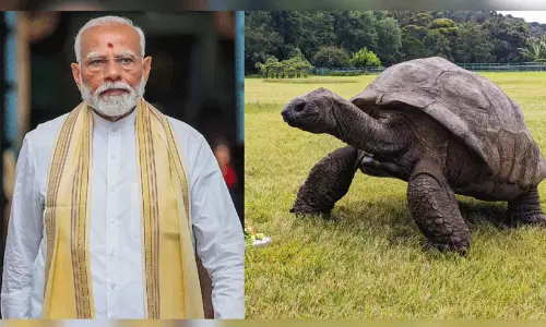 സെയ്ഷെൽസിലെ 194 വയസ്സുകാരൻ ജൊനാഥനെ കാണാൻ പ്രധാനമന്ത്രി നരേന്ദ്ര മോദി