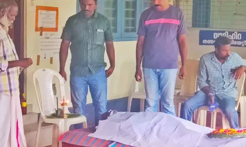 മോഹനന്റെ മൃതദേഹം പൊതുദർശനമൊരുക്കിയത് മസ്ജിദ് കെട്ടിടത്തിൽ മോഹനന്റെ മൃതദേഹം പൊതുദർശനമൊരുക്കിയത് മസ്ജിദ് കെട്ടിടത്തിൽ
