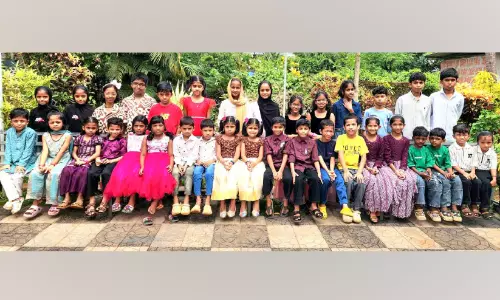 ഇരട്ടി സന്തോഷത്തിന്റെ വിദ്യാലയം; ഇവിടെ ഇരട്ടകൾ പതിനെട്ടാണ്! ഇരട്ടി സന്തോഷത്തിന്റെ വിദ്യാലയം; ഇവിടെ ഇരട്ടകൾ പതിനെട്ടാണ്!