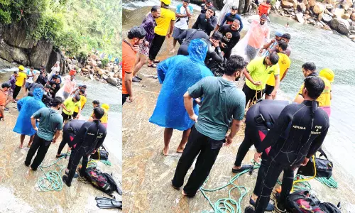 പതങ്കയത്ത് ഒഴുക്കിൽപെട്ട ഗൈഡിനെ കണ്ടെത്താനായില്ല; ഇന്നും തിരച്ചിൽ തുടരും