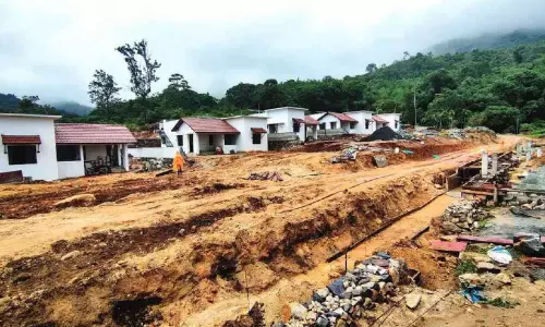 ടൗൺഷിപ് രണ്ടാംഘട്ട നിർമാണം ഇഴയുന്നു; അതിജീവിതർക്ക് ആശങ്ക ടൗൺഷിപ് രണ്ടാംഘട്ട നിർമാണം ഇഴയുന്നു; അതിജീവിതർക്ക് ആശങ്ക