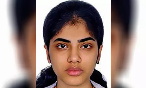 എം.ബി.ബി.എസ് വിദ്യാർഥിനി ഹോസ്റ്റലിന്റെ നാലാം നിലയിൽനിന്ന് വീണ് മരിച്ചു എം.ബി.ബി.എസ് വിദ്യാർഥിനി ഹോസ്റ്റലിന്റെ നാലാം നിലയിൽനിന്ന് വീണ് മരിച്ചു